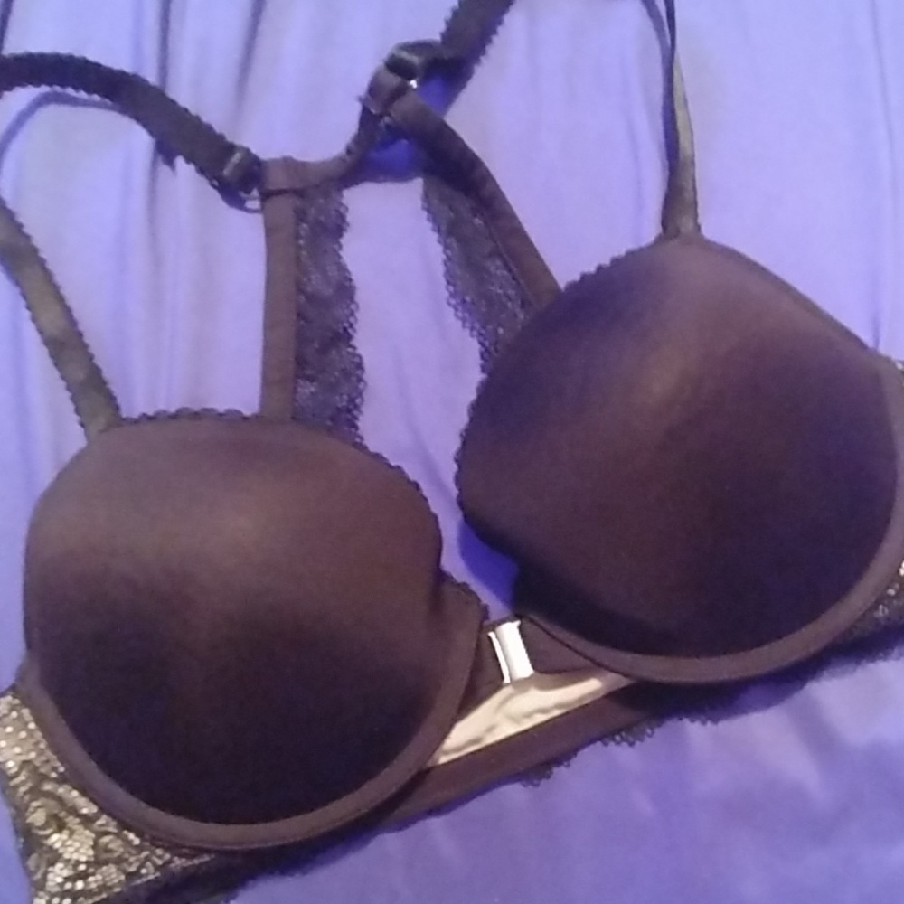 New with out tags. Black bra